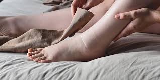 SHOES FOR DIABETIC PATIENTS WITH SWOLLEN FEET: WHAT TO LOOK FOR - Diabetic Shoe - An Ortho Shoes Company